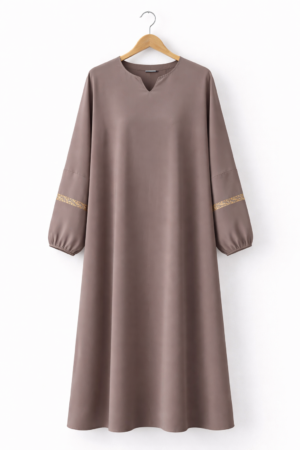 Abaya Taupe Élégante avec Détails Raffinés